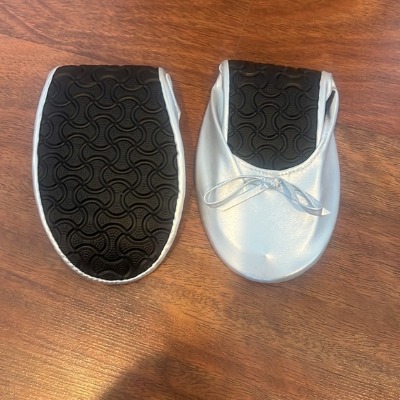 Silver Flats and Travel Pouch - Picture 2 of 2